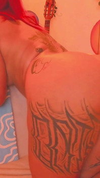 Latina De Cuerpo Tatuado Se Nalguea Para Ti