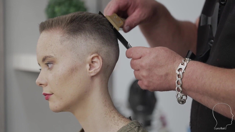 Euro Bald: 丹妮尔