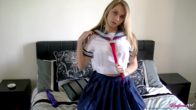 College Uniform: Dragoste japoneză baghetă cu Chloe Jucărie
