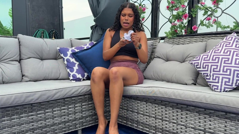 Goddess Luna Law: Piedi puzzolenti dopo l'allenamento joi