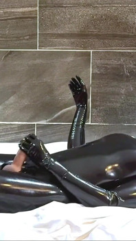 Distracție cu vibrator dublu, partea 2 - Alex în latex