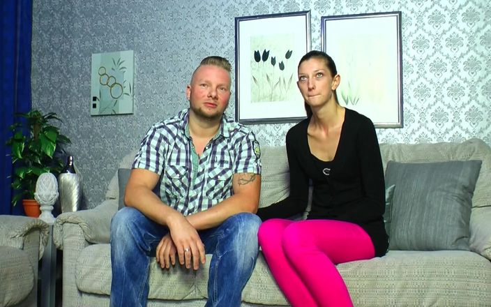 German Porn: Hausbesuch Bei Paar, Heisse tiener - huisbezoek aan stel, hete tiener
