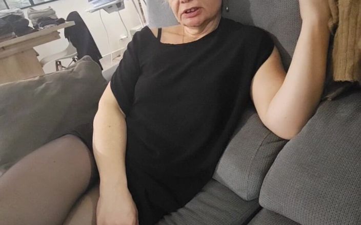Sofy13: Ich heiße MILF mit meinem vibrator und meinem dildo bis...