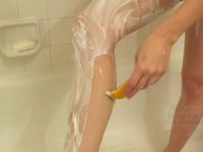 Zona Divas NET: Sexy Teen Allie Shaving in the Shower