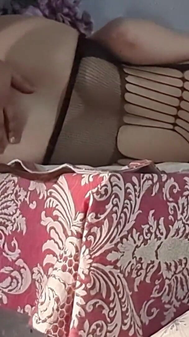 buttllover: Memek bahenol wett si pembantuku yang super semok dientot habis-habisan...