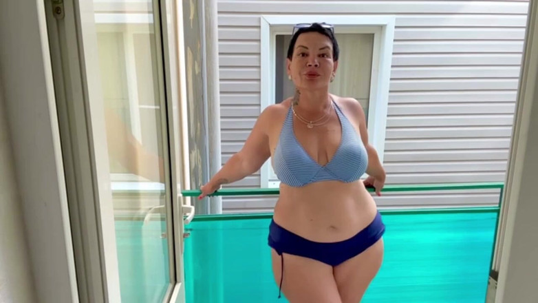 KarmenMilf: Pantat dan tetek besar tahu cara mengongkek diri mereka dalam...