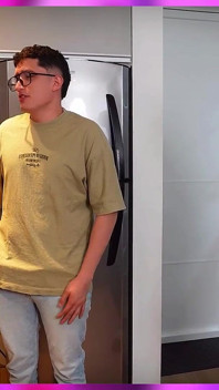 Beau Gros Cul Me Rembourse La Dette De Son Petit Ami Nerd Avec Son Sexe Serré
