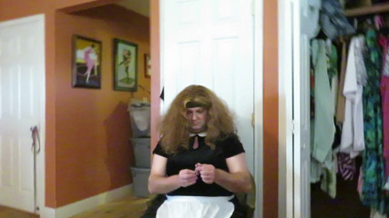 BBW nurse Vicki adventures with friends: Naughty maid Brittney forgot her lipstick in car is made...