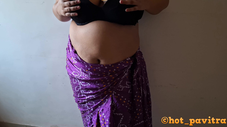 Hot Pavitra: 私のサリーを見て、見て、大好き。