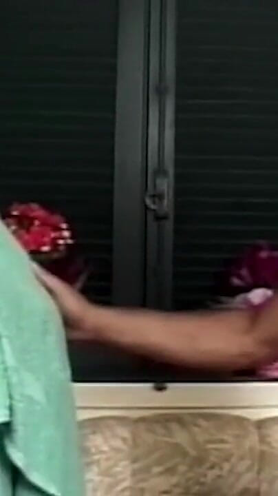 Onlyxfans: MILF si rambut coklat matang menunggang keras dan mengambil air...