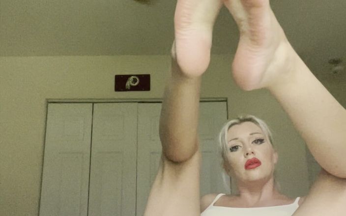 Sultry Silvea: Silvea a les pieds Aeon Flux