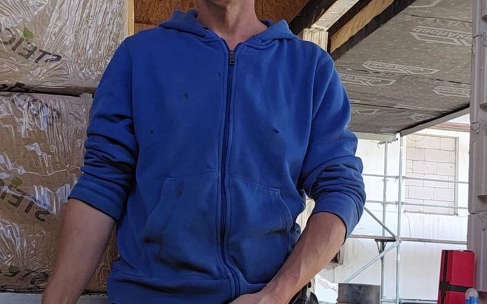Chris_snoopy_91: İşerken mastubing parmaklıyor ve dildoyla sikişiyor