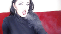 Abby Anna: Rauchen, roter, lippenstift mit nahaufnahme