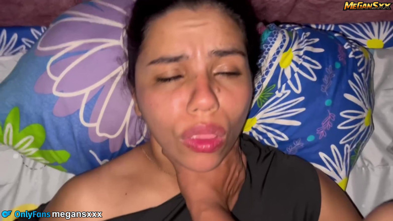 MeGanSxx: Nadržená nevlastní sestra je šukána ve svém pokoji