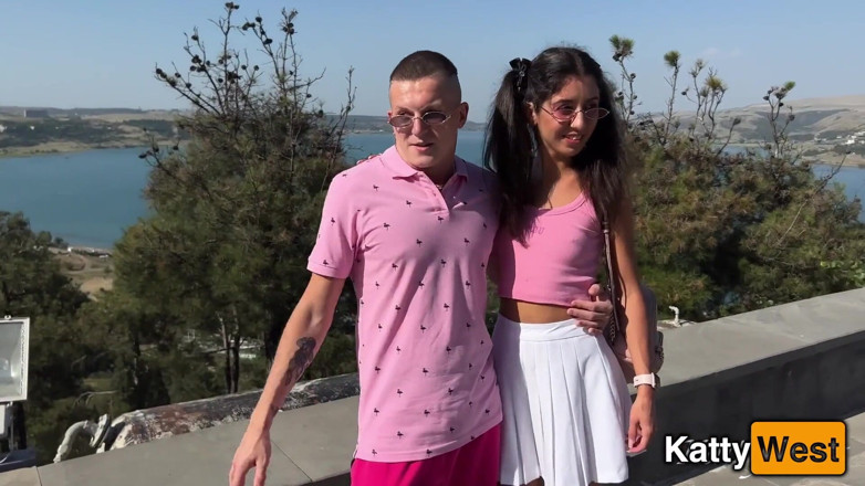 Katty West: Jugando con Barbie y Ken convertidos en un trío bisexual
