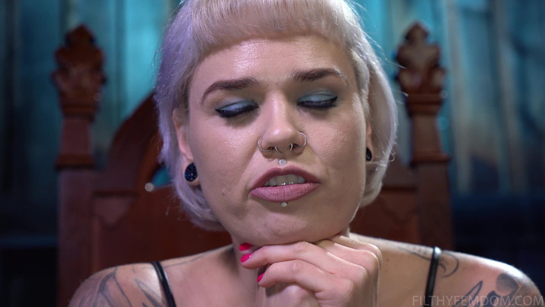 FilthyFemdom: ルビーの舌をフィーチャーした『gaze Upon Ruby's Tongue』