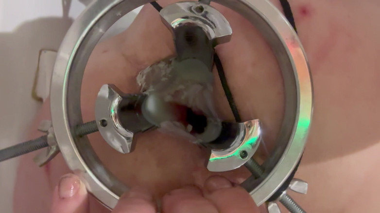 No limit cbt slave: Menuangkan lilin lilin panas ke pantat