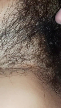 Me masturbé pero mi compañera de cuarto me ayudó a correrme - ilusión lésbica