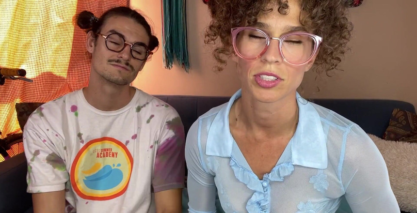 VibeWithMommy: Episode 1! Ms. Crizzle lagi belajar seks! Aku memanjakanmu melalui foreplay...