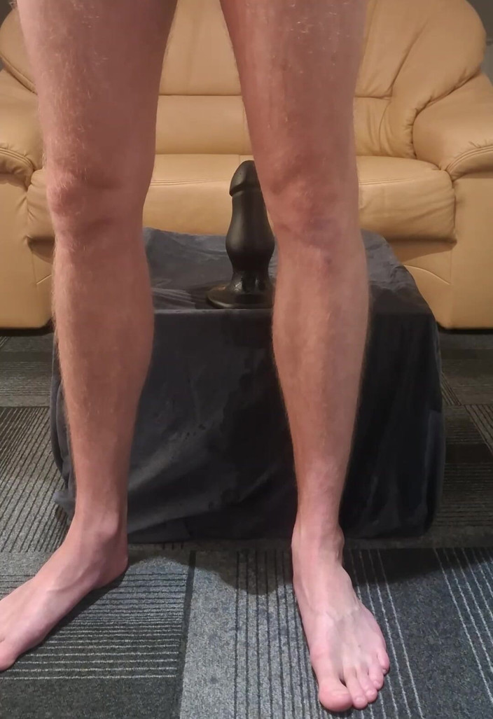 NoFace Twink X: Kembar kembar solo menunggang dildo besar