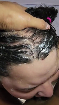Aku suka banget kalau suamiku lagi kencing di wajahku dan ngentot tenggorokanku sampai crot di wajahku