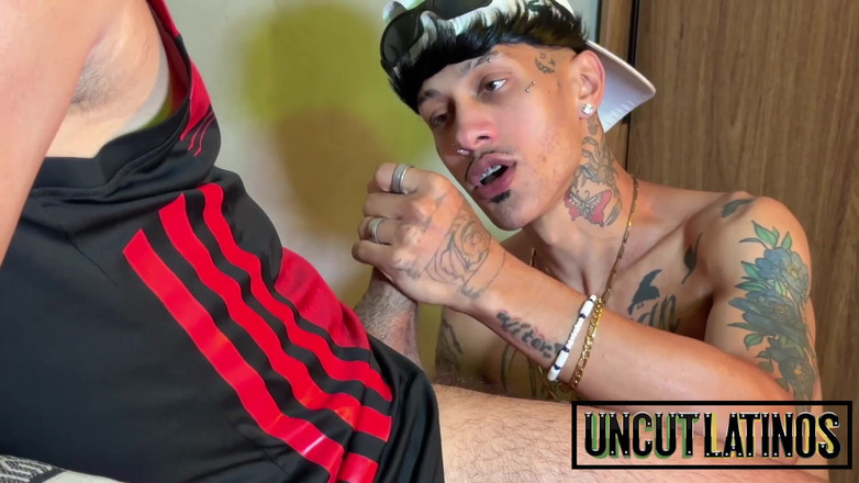 Uncut Latinos: Äldre Med Stor Kuk Knullar Muskel Latino Barbacka Stor Fet...