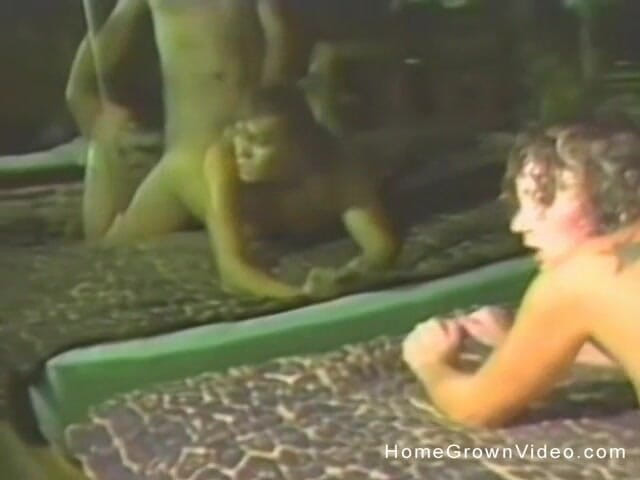 Homegrown Video: Une blonde excitée baise le livreur de pizzas