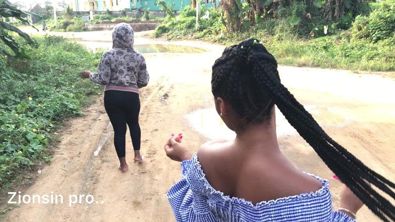 Zion: 非洲女同性恋情人户外玩耍
