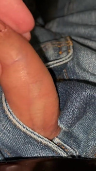 Op zoek naar een kleine forskin pik in de broek