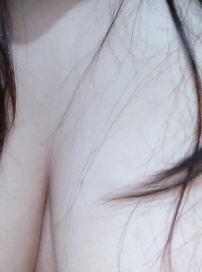 Erotic Genie: 恥ずかしがり屋の女の子