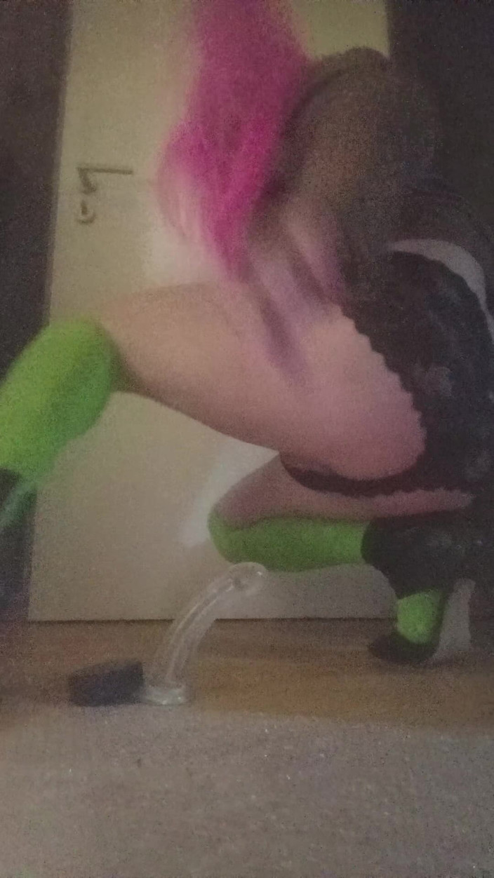 JujuTV: Crossdresser slut lagi asik ngentot dildo favoritnya