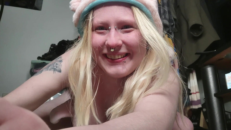 Lori Critter: Cutesy Slut Throat and Titty Fucks Themself