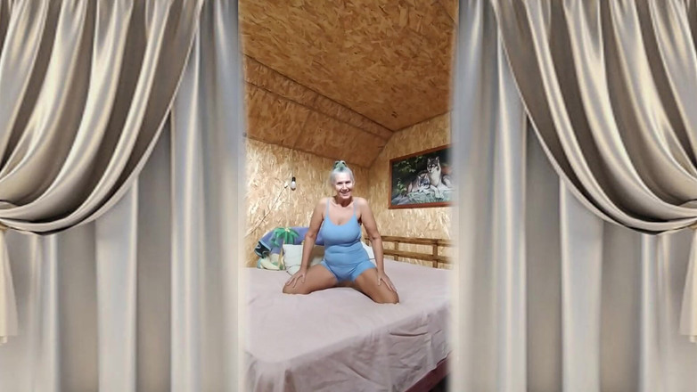 Lukerya: 热辣的家庭主妇lukerya迎接新的一天