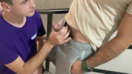 Nick Lewis: सीढ़ी में लटके को उड़ाना