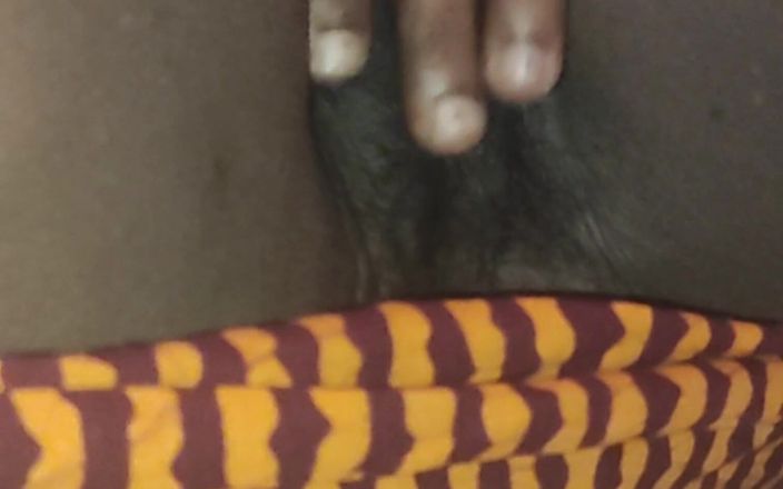 Mallu varsha: Mallu, tamilisches mädchen fingert, selbst aufgenommen