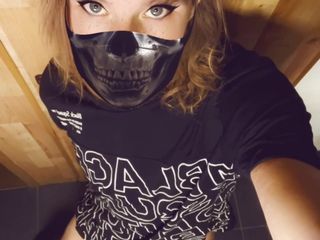 FemboyLoveU: Berry lubi wkładać wszystko między jego nogi