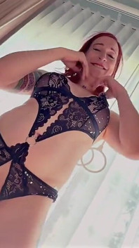 Grote zwarte lul thad neukt roodharige trans pik Joi cumshot