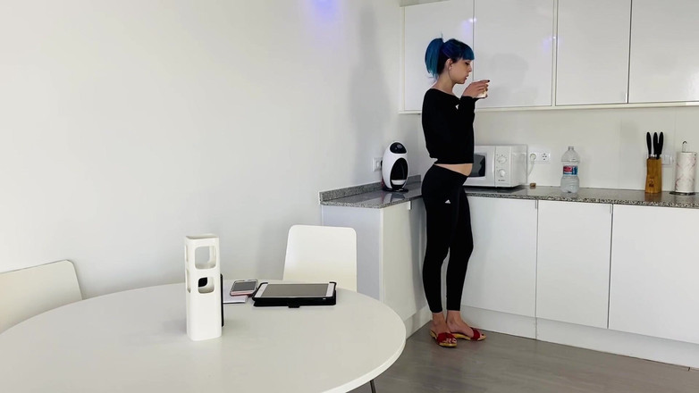 Candystart Videos: Streching och dangling på kontoret