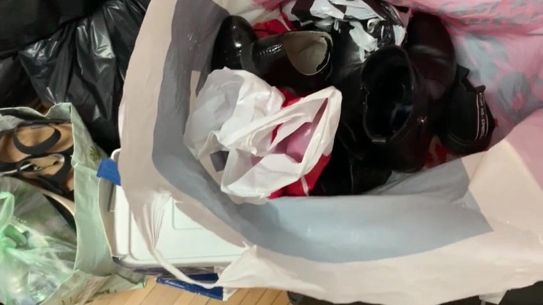 Our private secrets: Éjaculation dans les chaussures de sa coloc