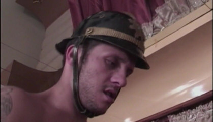 Straight fucking boy in uniform: Ošukaná hetero ohnivým klukem