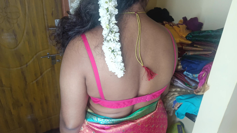 Laxi ammu: Pertunjukan saree ibu rumah tangga