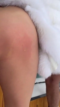 一群男人在雪地里操一个怀孕的女人