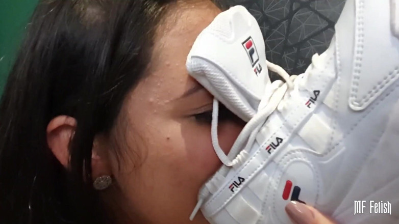 Sapphic Latinas: Lame mis pies como piruleta