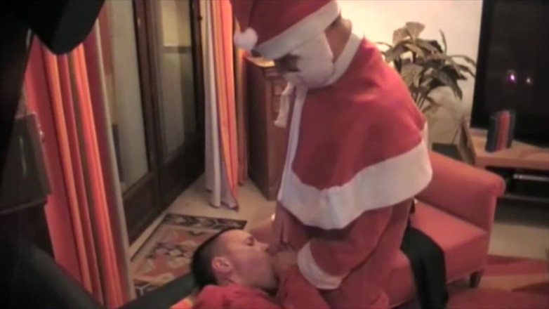 Gaybareback: Twink fucked by santa claus for christman