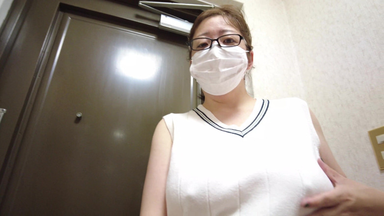 aika: A Married Woman Masturbating in Front of the Door