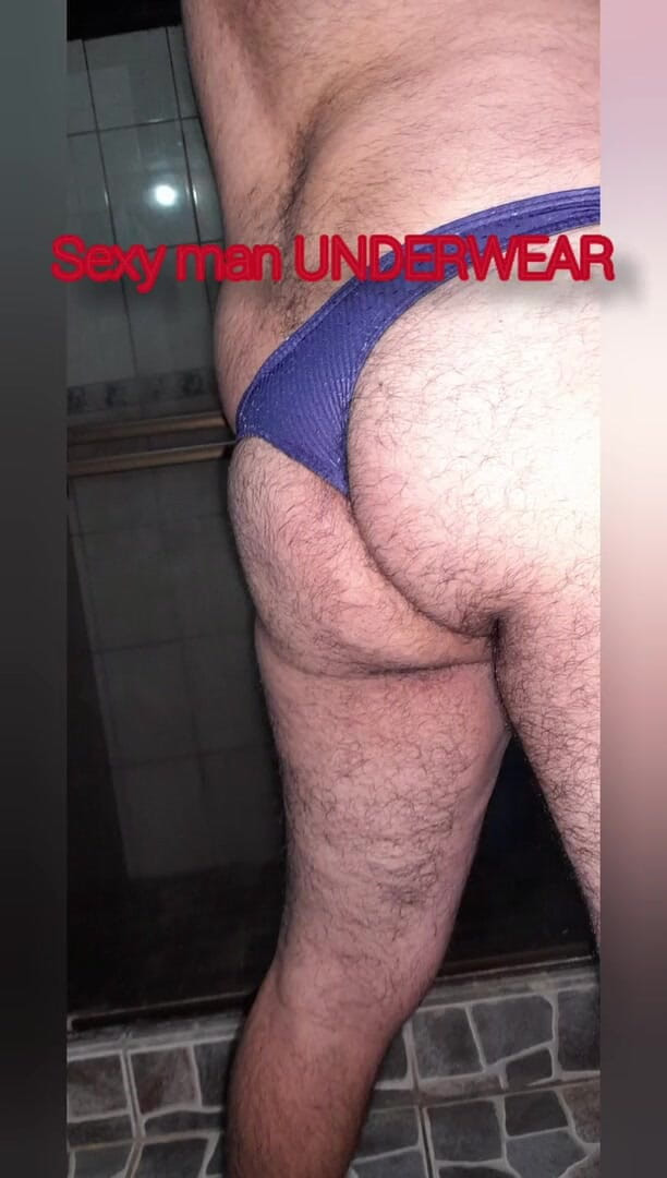 Davidandrexxx: Divertirsi in bagno usando un perizoma sexy e una sborra...