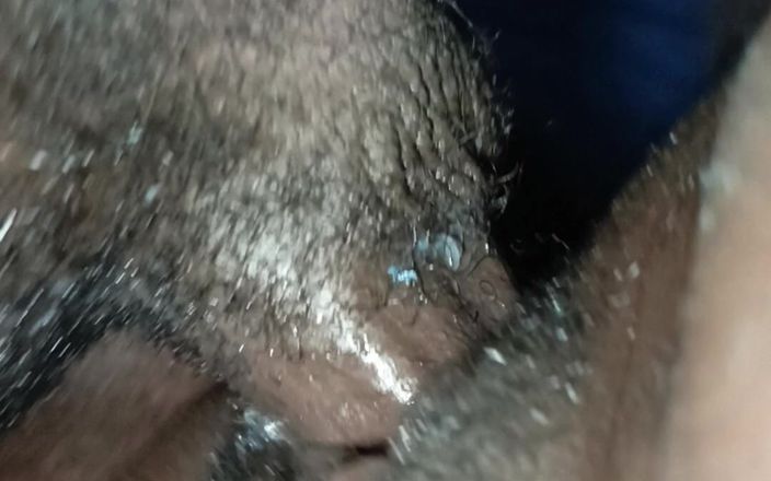 Valpee: Adik tiri semok kulit hitam dengan toket besar dan memek...