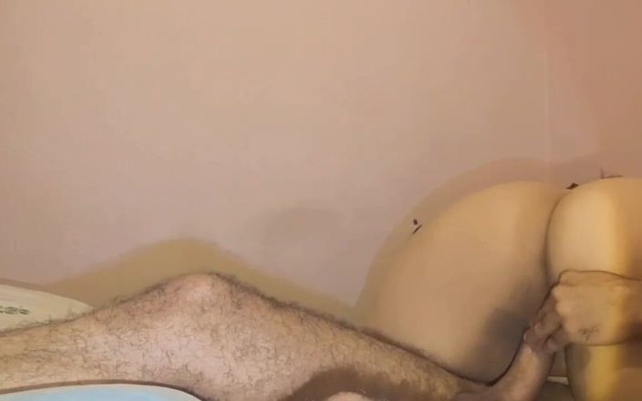 Raniasexy: Vrei să-mi trec penisul pe fundul ei înainte de a intra în...