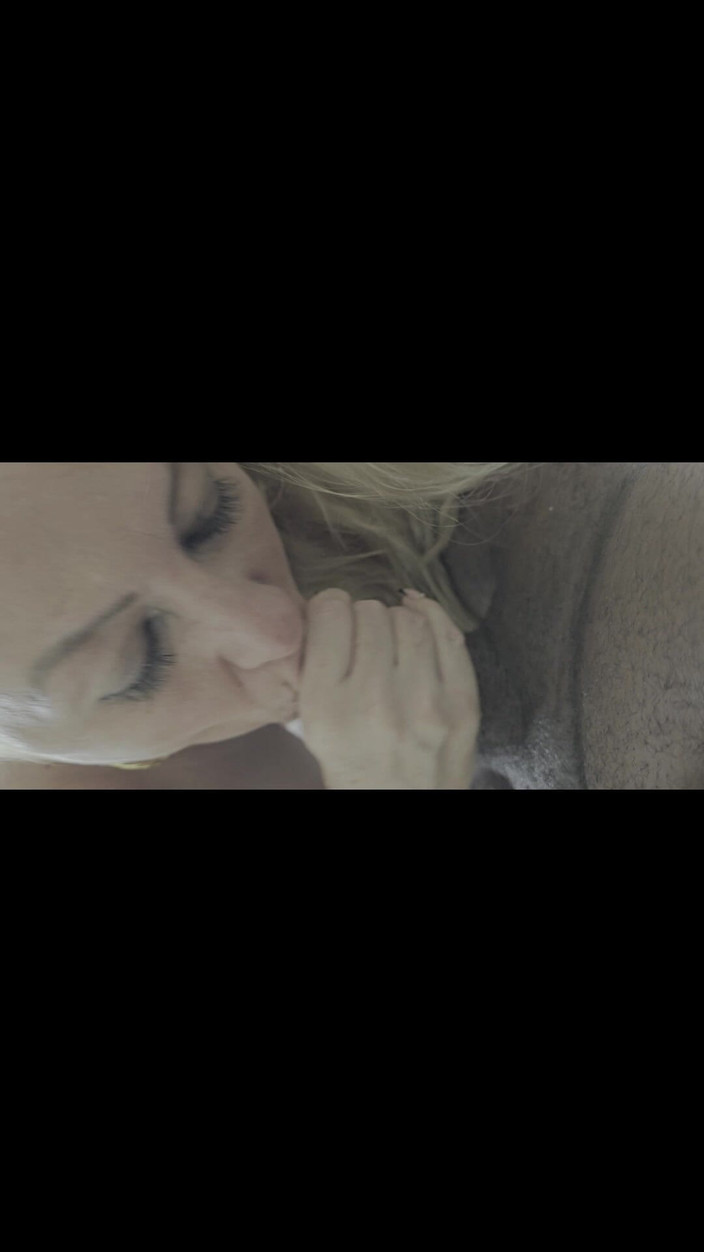 Dcrush: 金发拉丁继母得到“暗恋”