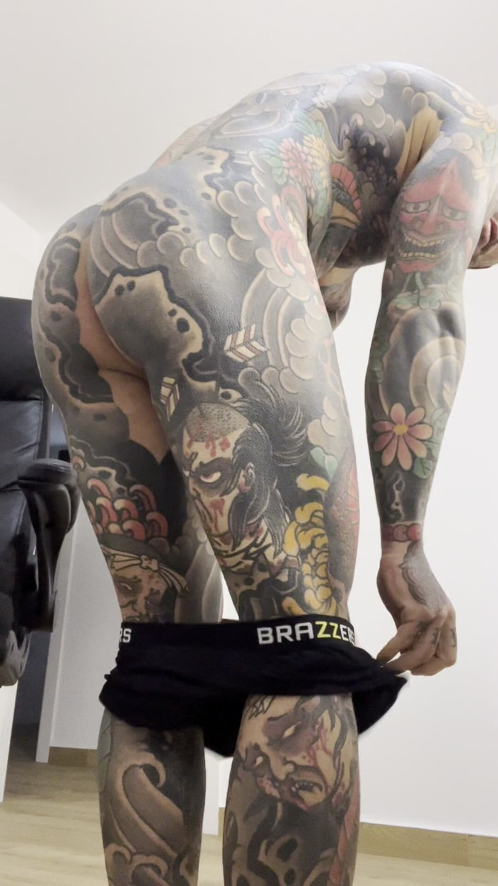 Juan Lucho Gay: Spaniolul musculos se masturbează